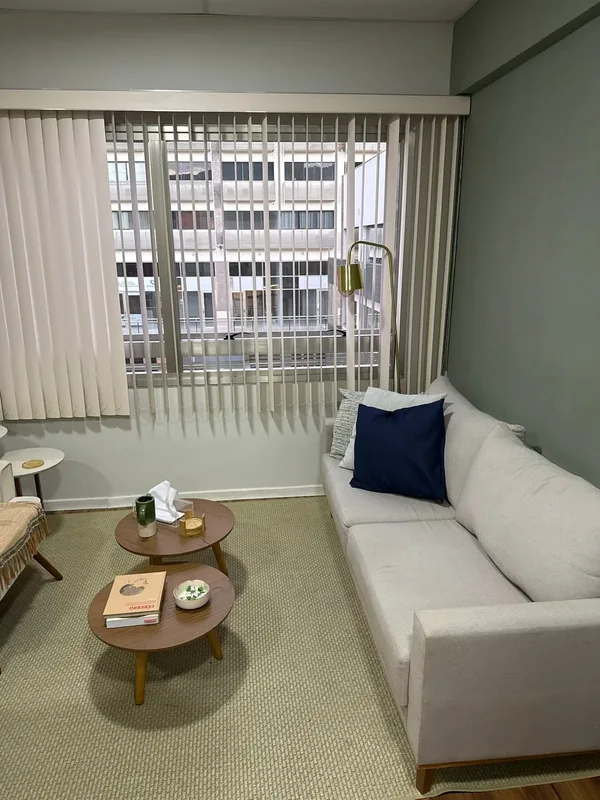 Sala de espera do consultório de Jamile Mattos de Melo no Recreio dos Bandeirantes